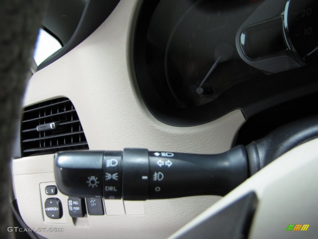 2011 Sienna XLE - Black / Light Gray photo #18