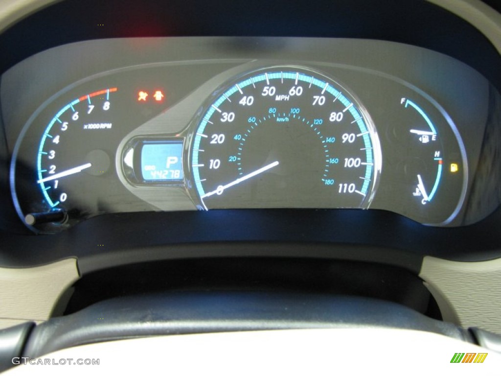 2011 Sienna XLE - Black / Light Gray photo #20
