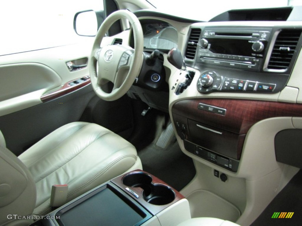 2011 Sienna XLE - Black / Light Gray photo #22