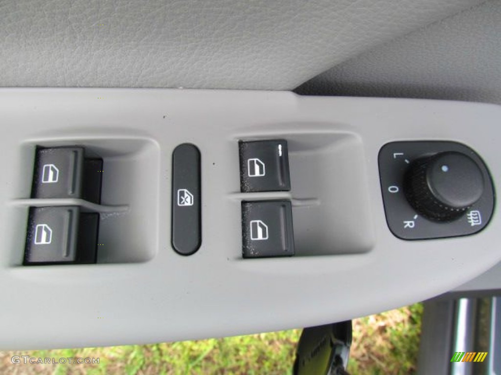 2009 Volkswagen Passat Komfort Sedan Controls Photo #76862478