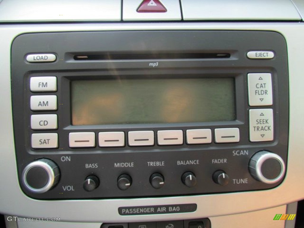 2009 Volkswagen Passat Komfort Sedan Audio System Photo #76862535
