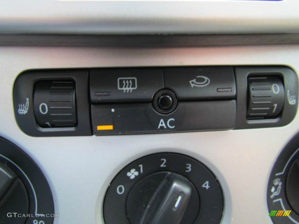 2009 Volkswagen Passat Komfort Sedan Controls Photo #76862544