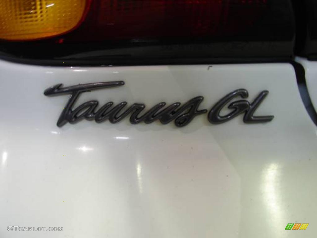1996 Taurus GL - Vibrant White / Graphite photo #3
