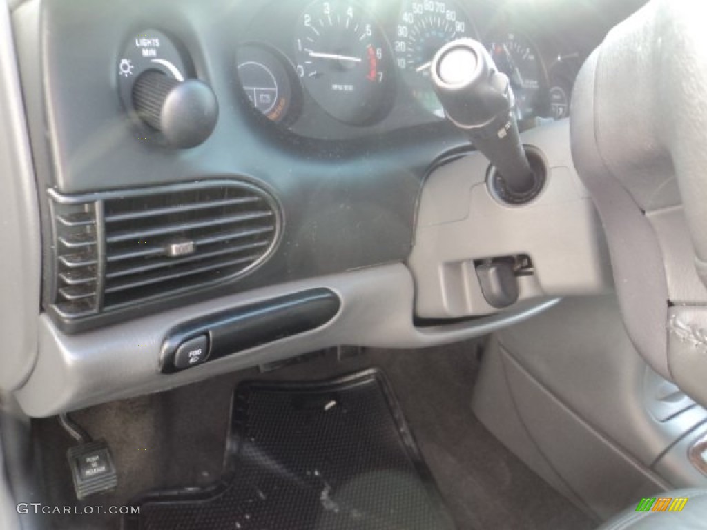 2004 Regal LS - White / Medium Gray photo #13