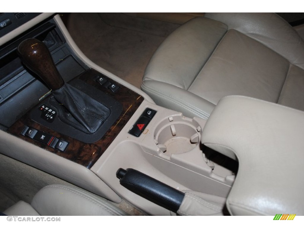 2004 3 Series 325i Sedan - Alpine White / Sand photo #15