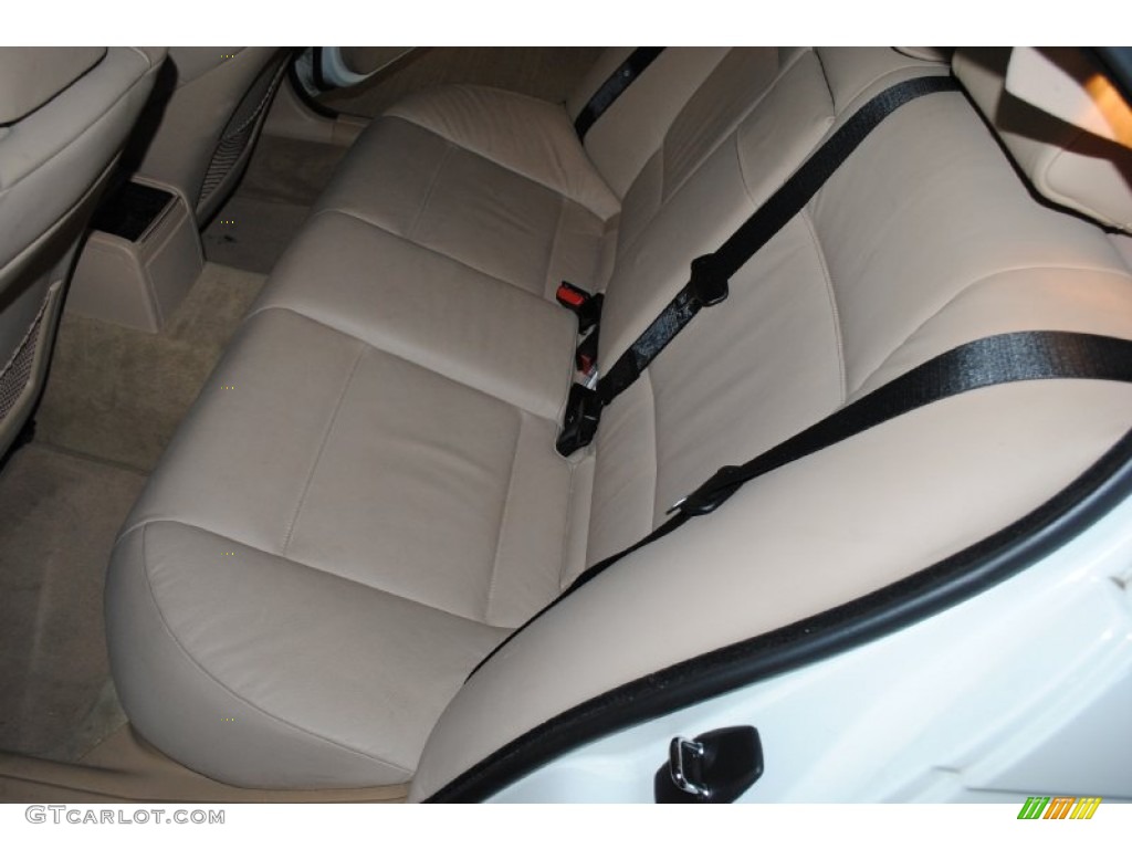 2004 3 Series 325i Sedan - Alpine White / Sand photo #22