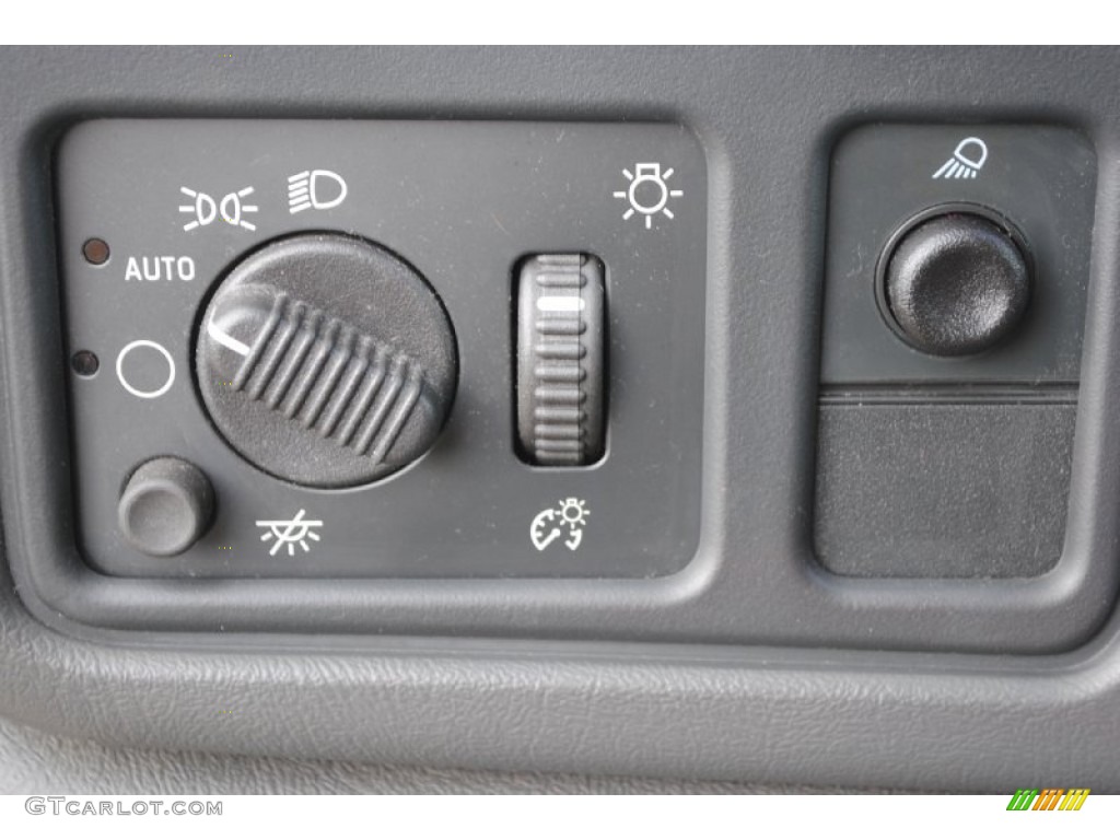 2003 Chevrolet Silverado 1500 LS Extended Cab Controls Photo #76868430