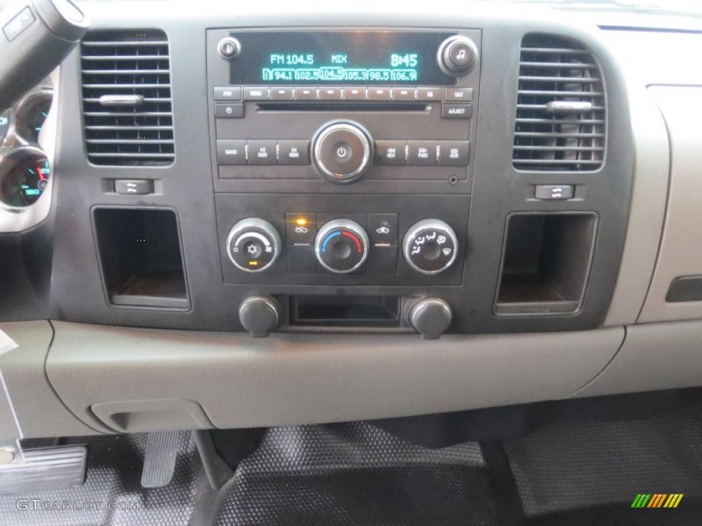 2009 Chevrolet Silverado 2500HD LS Crew Cab Controls Photo #76871255