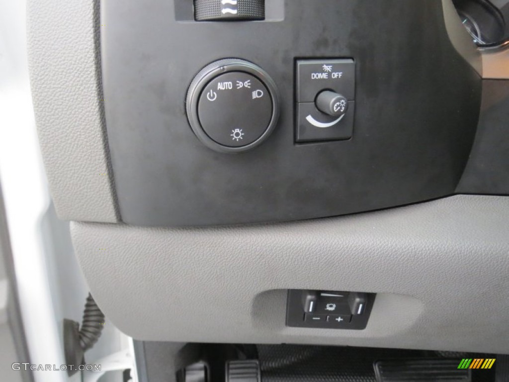 2009 Chevrolet Silverado 2500HD LS Crew Cab Controls Photo #76871273