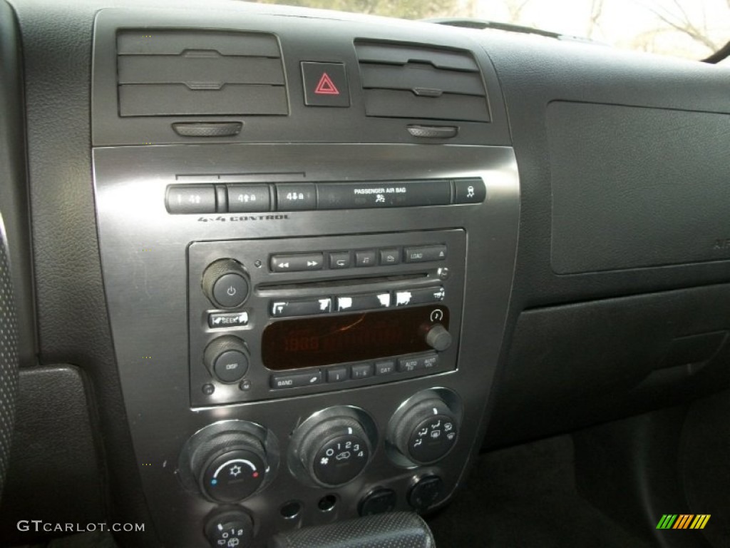 2006 Hummer H3 Standard H3 Model Controls Photo #76872858