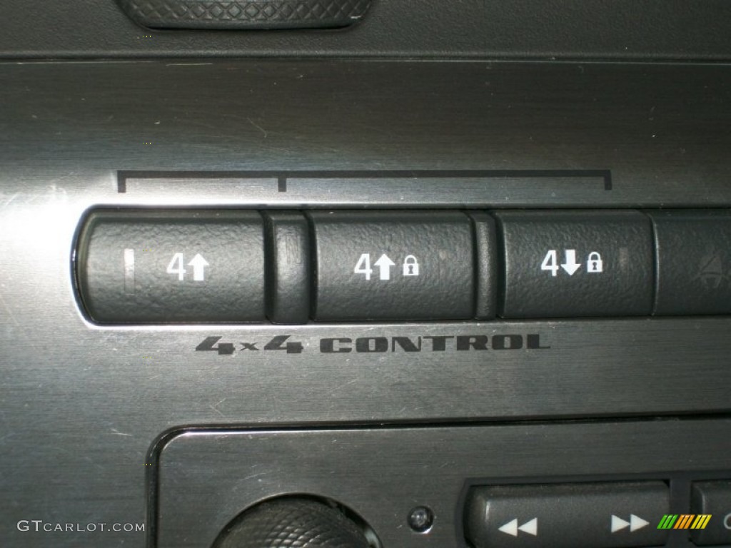 2006 Hummer H3 Standard H3 Model Controls Photo #76872867