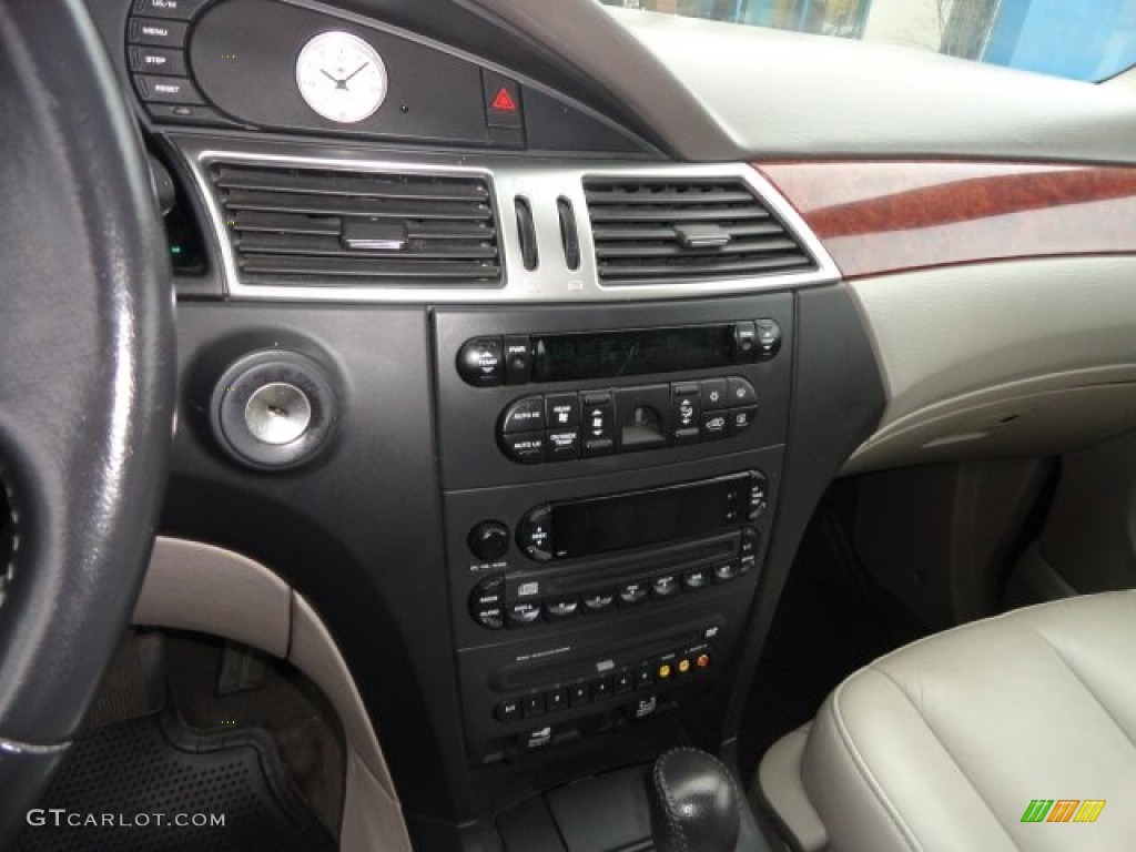 2004 Chrysler Pacifica AWD Controls Photo #76874392