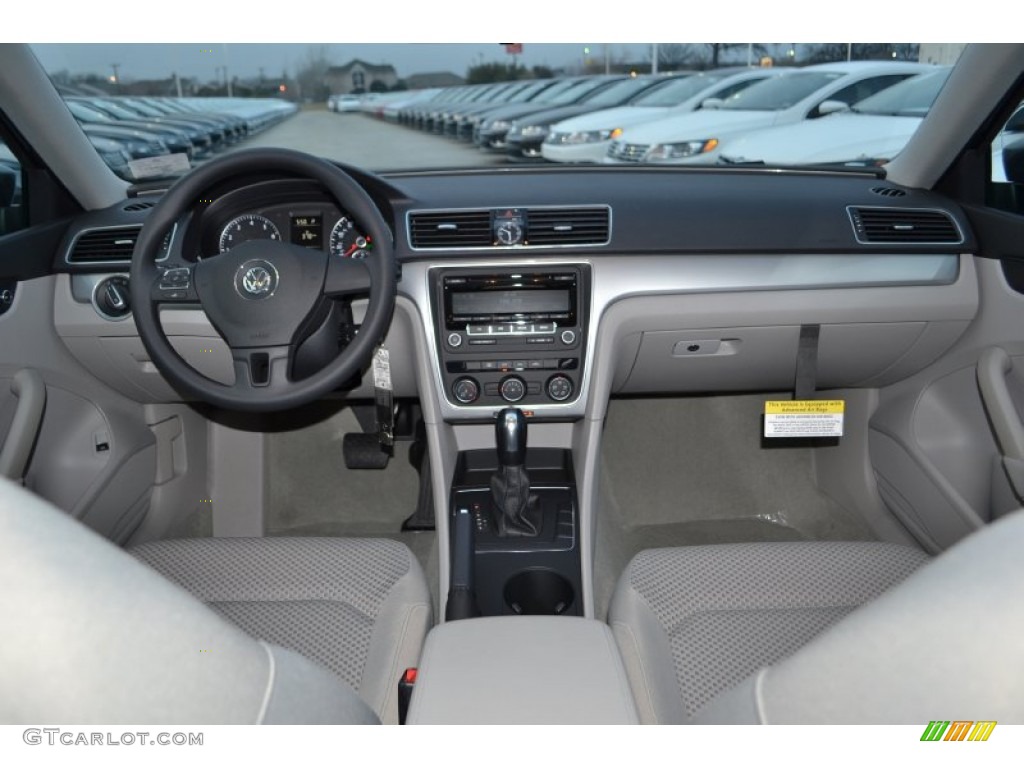 2013 Volkswagen Passat 2.5L S Moonrock Gray Dashboard Photo #76874703