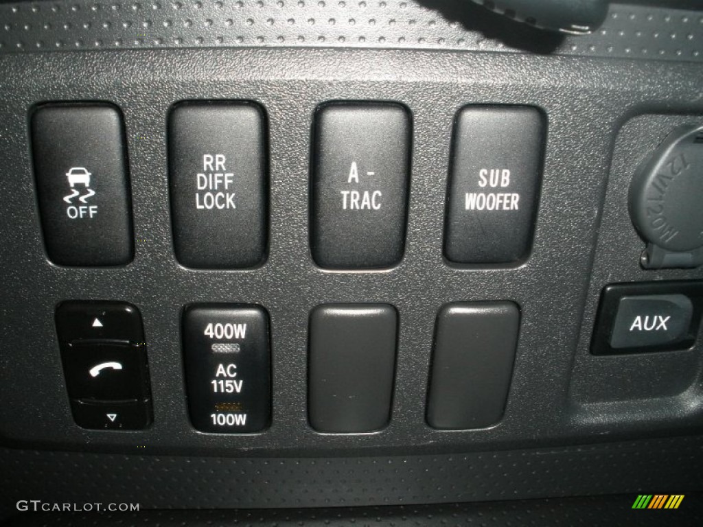 2010 Toyota FJ Cruiser Trail Teams Special Edition 4WD Controls Photos