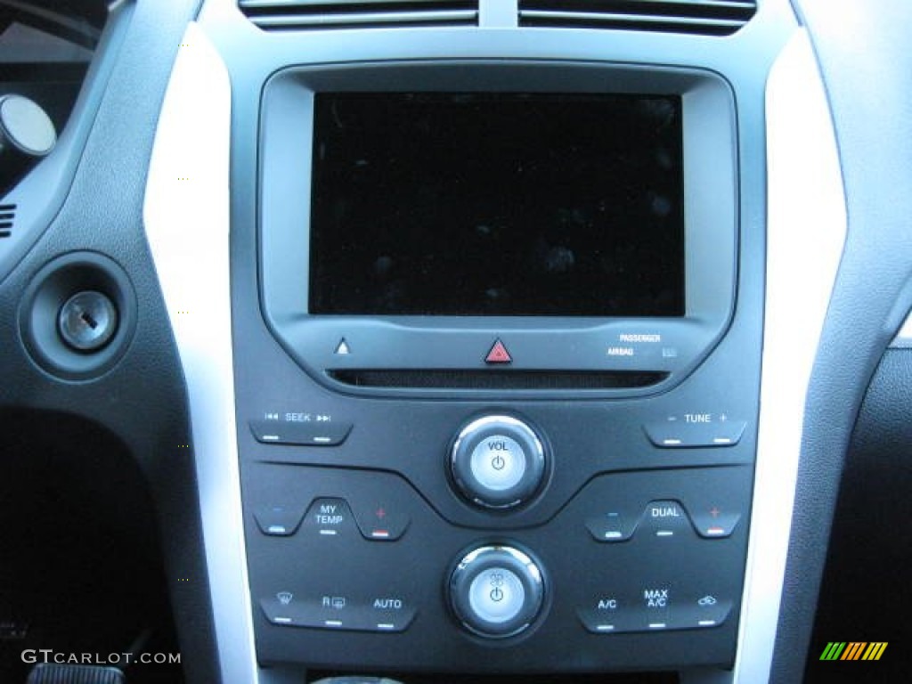 2013 Ford Explorer XLT 4WD Controls Photo #76878543