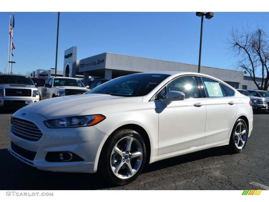 2013 Fusion SE 1.6 EcoBoost - White Platinum Metallic Tri-coat / SE Appearance Package Charcoal Black/Red Stitching photo #6