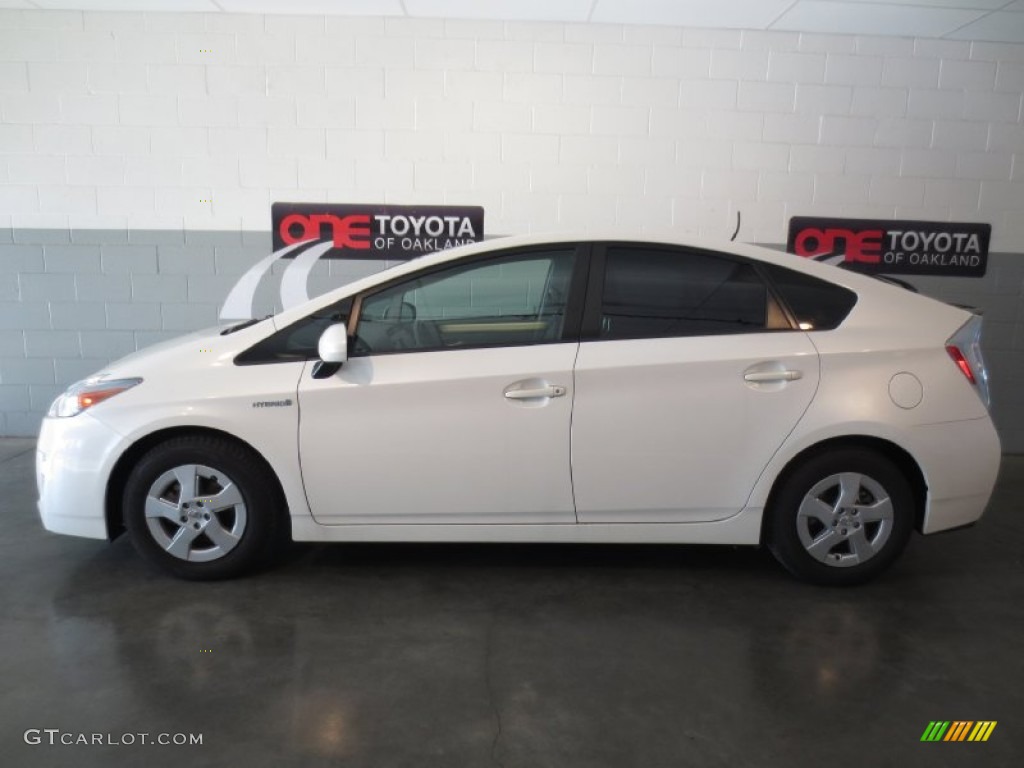 2010 Prius Hybrid IV - Blizzard White Pearl / Dark Gray photo #2