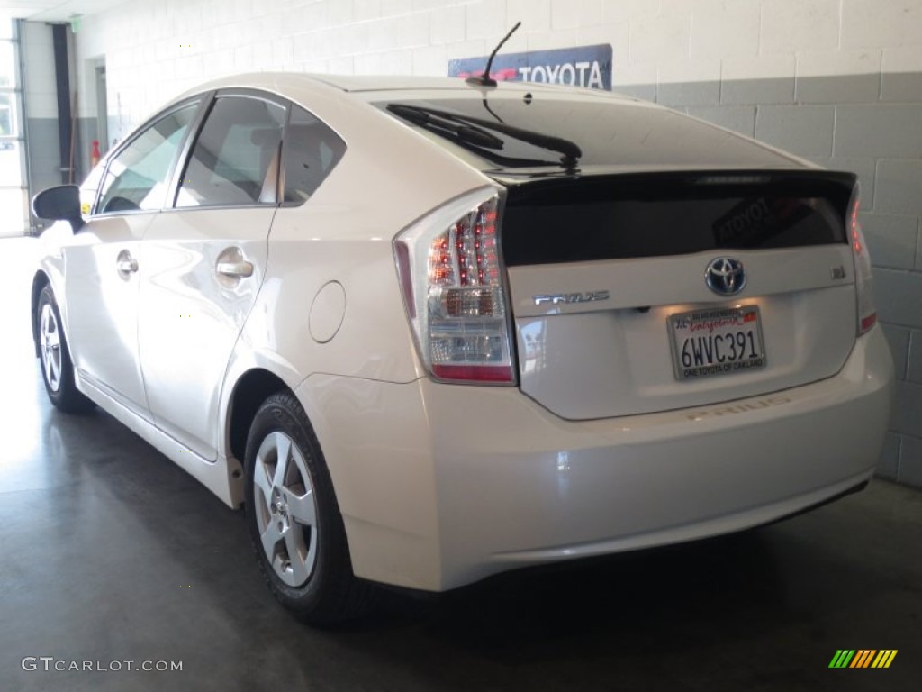 2010 Prius Hybrid IV - Blizzard White Pearl / Dark Gray photo #3