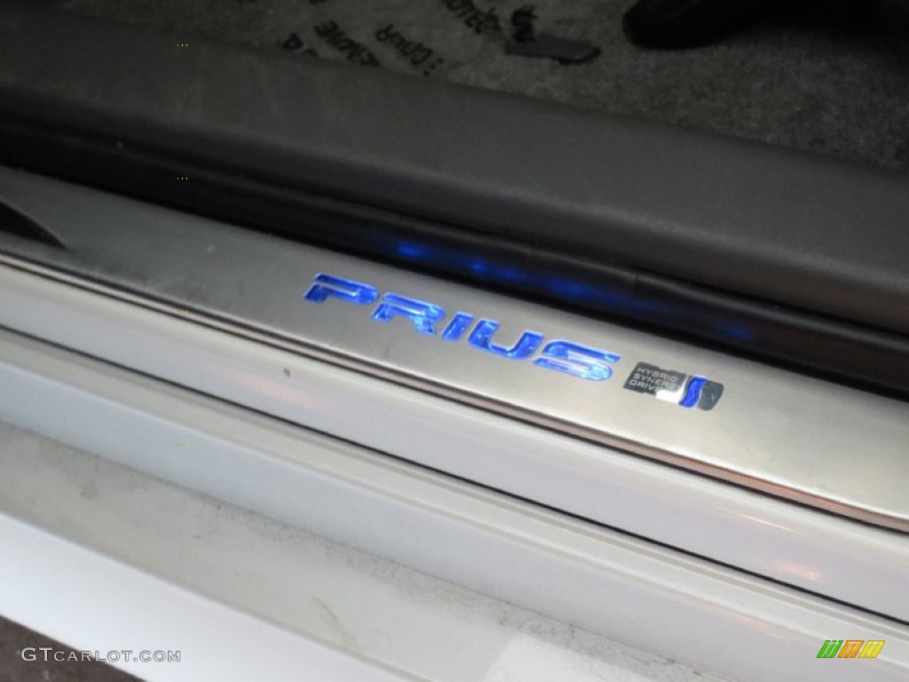 2010 Prius Hybrid IV - Blizzard White Pearl / Dark Gray photo #13