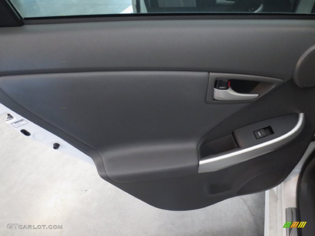 2010 Prius Hybrid IV - Blizzard White Pearl / Dark Gray photo #14