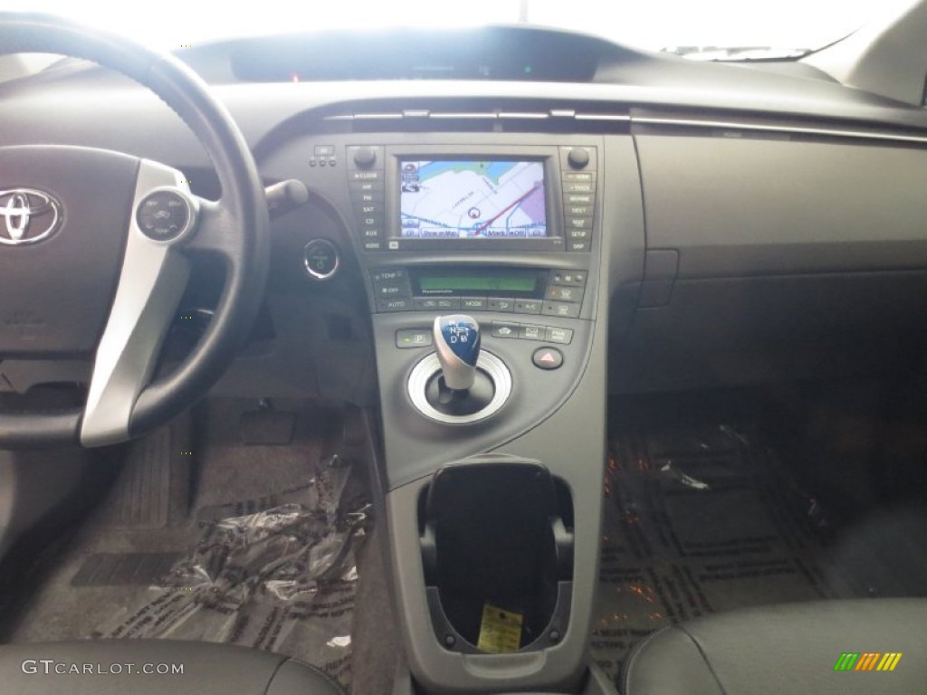 2010 Prius Hybrid IV - Blizzard White Pearl / Dark Gray photo #20