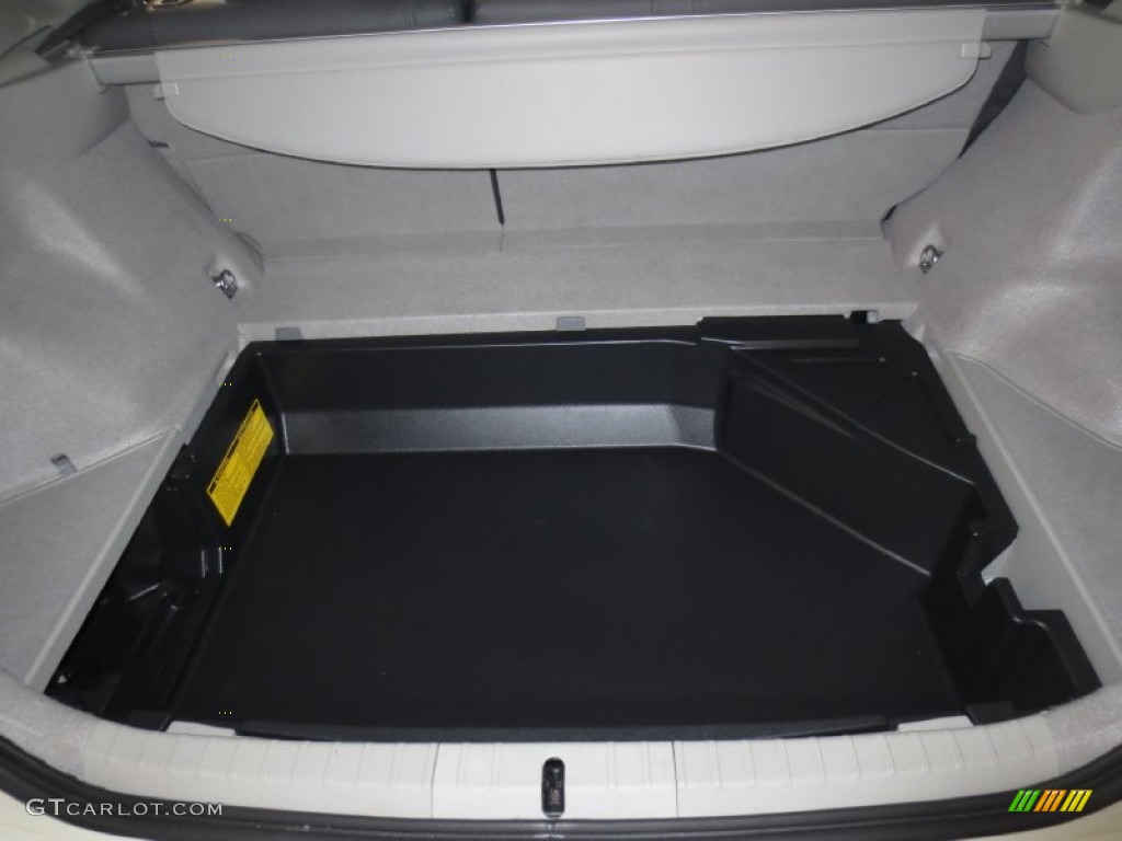 2010 Prius Hybrid IV - Blizzard White Pearl / Dark Gray photo #30