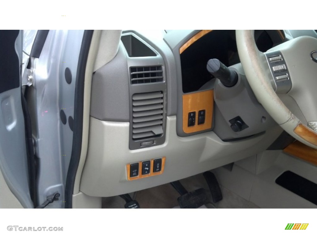 2005 Infiniti QX 56 4WD Controls Photo #76886964