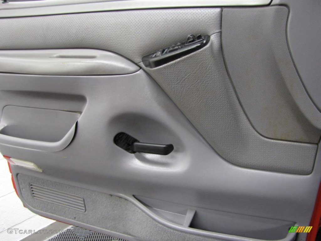 1995 Ford Bronco XLT 4x4 Grey Door Panel Photo #76889031