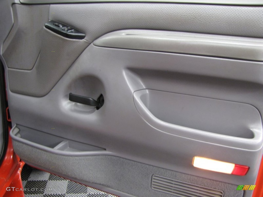 1995 Ford Bronco XLT 4x4 Grey Door Panel Photo #76889071