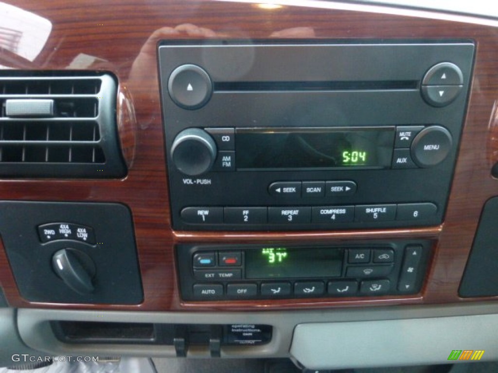 2007 Ford F250 Super Duty Lariat Crew Cab 4x4 Controls Photo #76890732