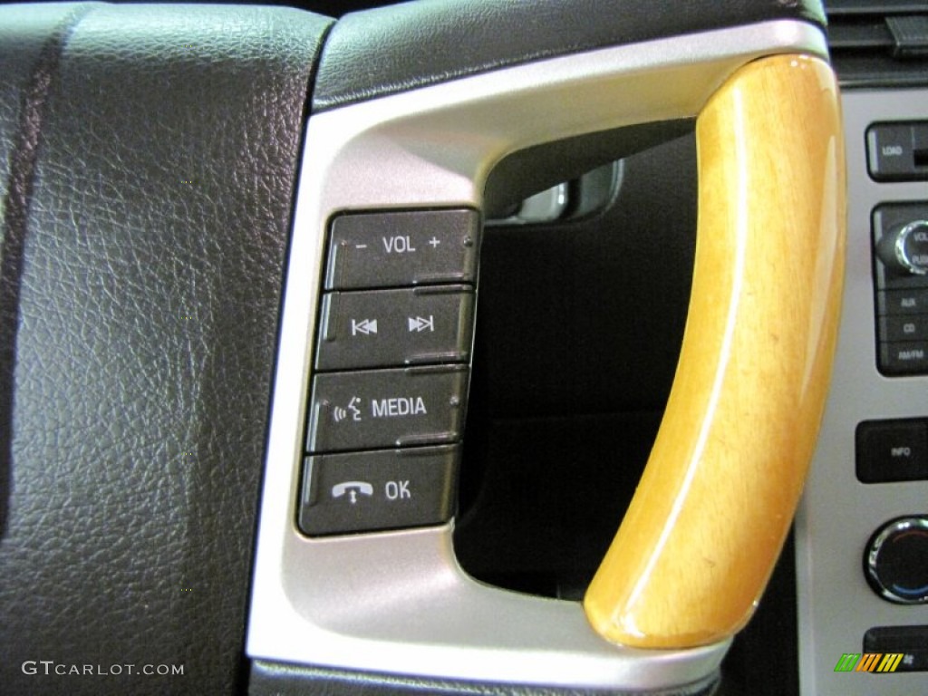 2009 Lincoln MKX Standard MKX Model Controls Photo #76890971