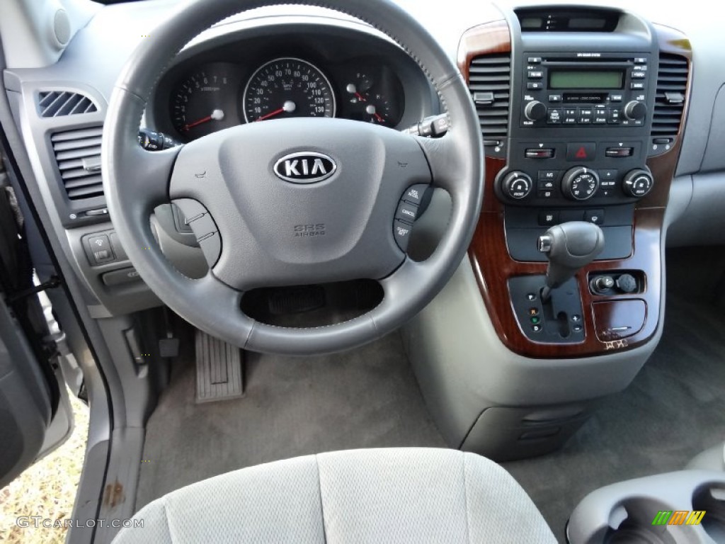 2006 Kia Sedona EX Dashboard Photos