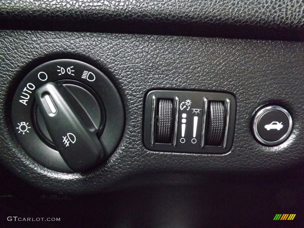 2012 Chrysler 300 C Controls Photo #76891290