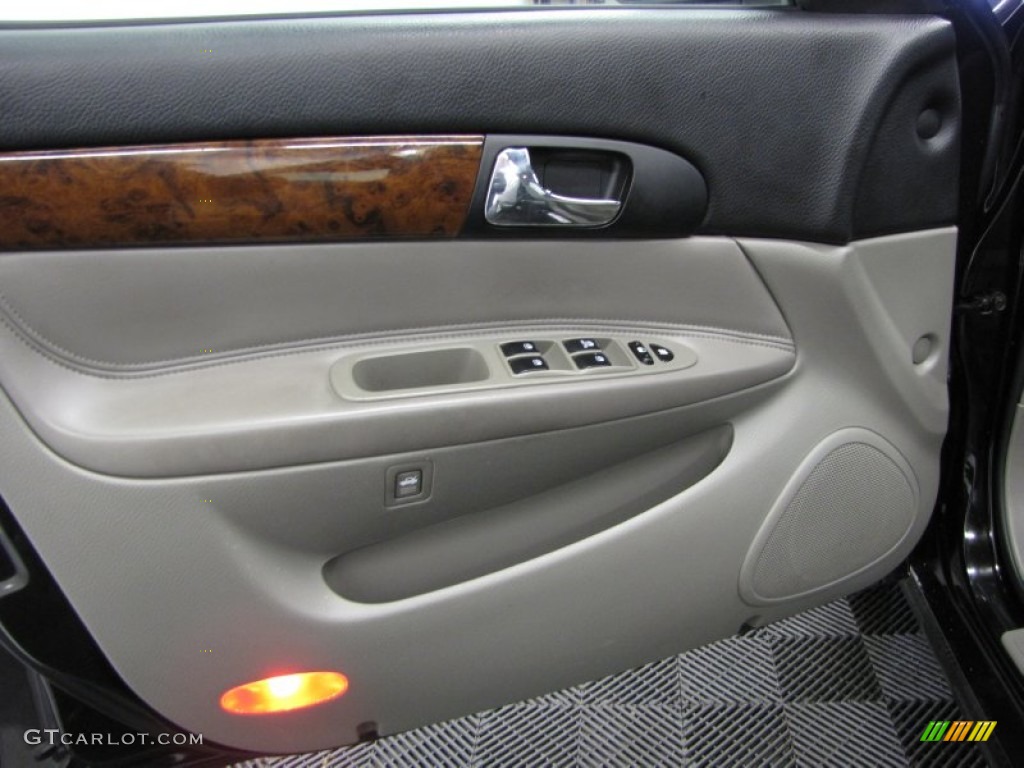 2006 Suzuki Verona Luxury Gray Door Panel Photo #76892286