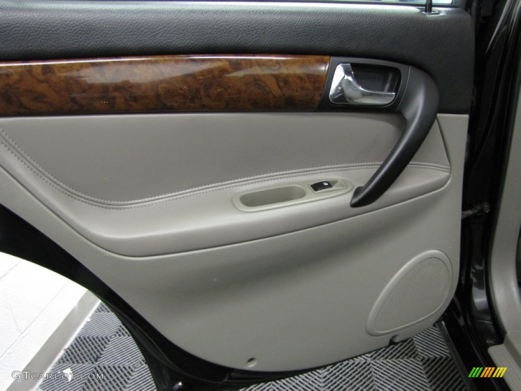 2006 Suzuki Verona Luxury Gray Door Panel Photo #76892328