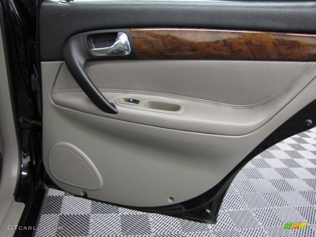 2006 Suzuki Verona Luxury Gray Door Panel Photo #76892355