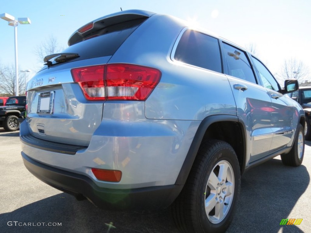 2013 Grand Cherokee Laredo - Winter Chill Pearl / Black photo #3