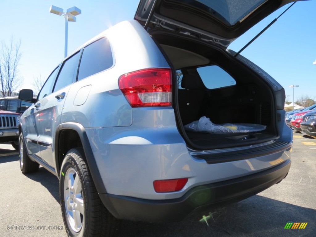 2013 Grand Cherokee Laredo - Winter Chill Pearl / Black photo #10