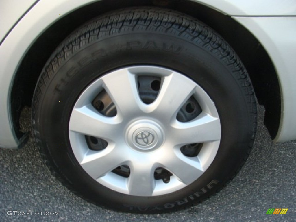 2003 Toyota Camry LE Wheel Photos