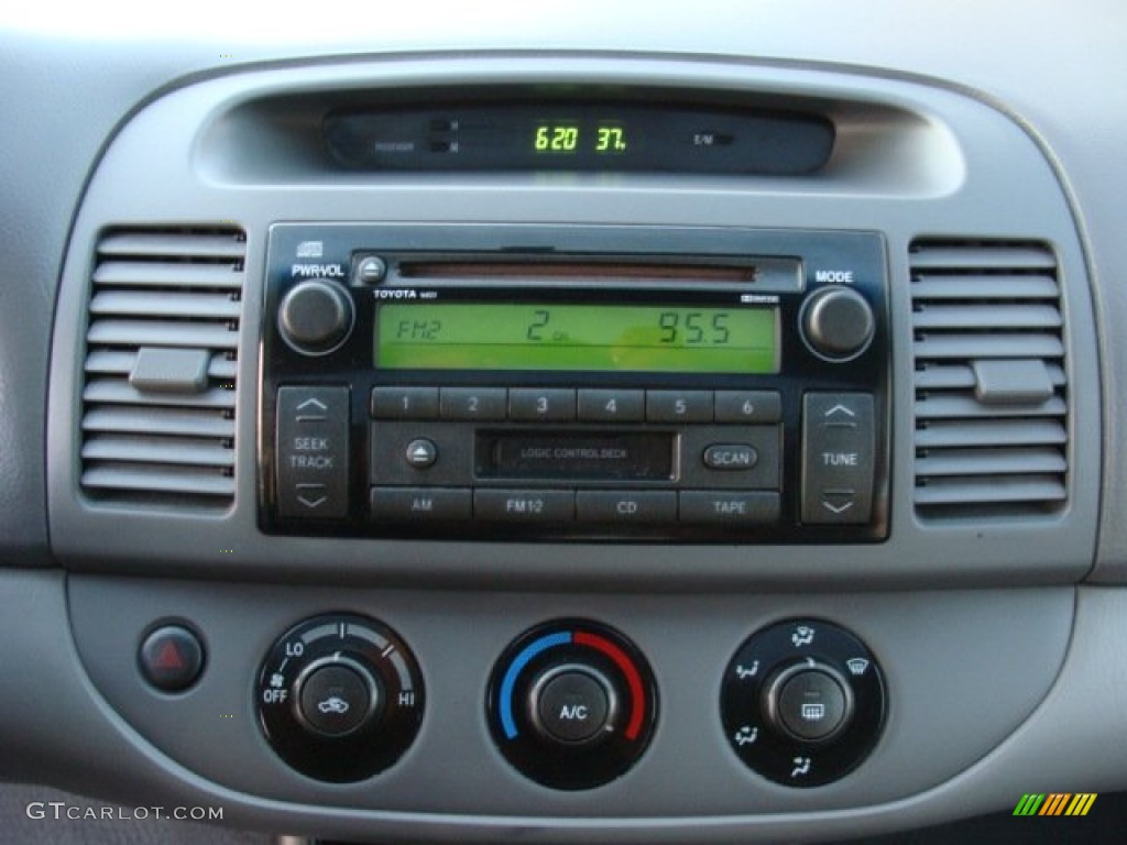 2003 Toyota Camry LE Controls Photo #76894242