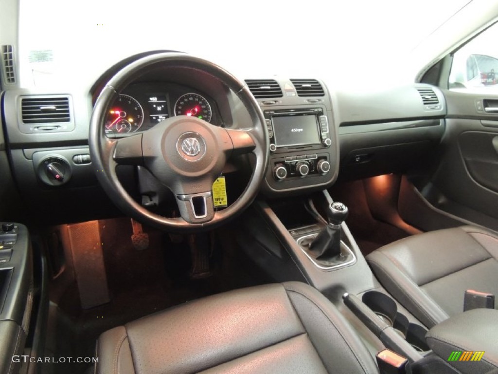 Titan Black Interior 2010 Volkswagen Jetta SE Sedan Photo #76895597