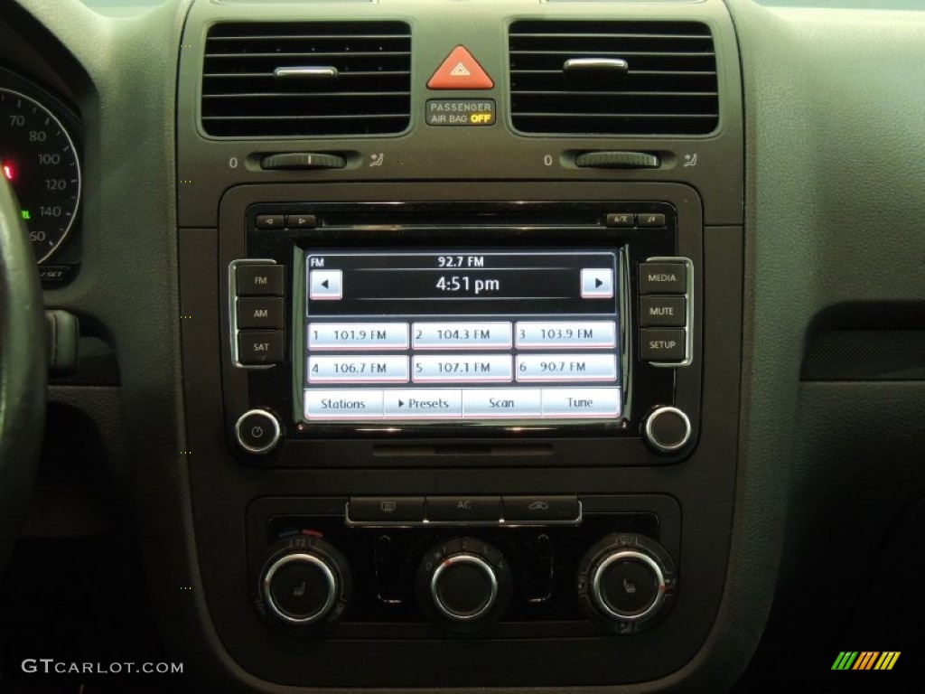 2010 Volkswagen Jetta SE Sedan Controls Photo #76895627