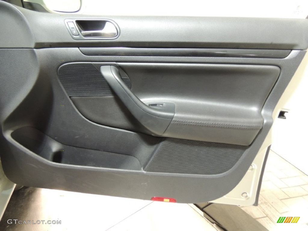 2010 Volkswagen Jetta SE Sedan Titan Black Door Panel Photo #76895700