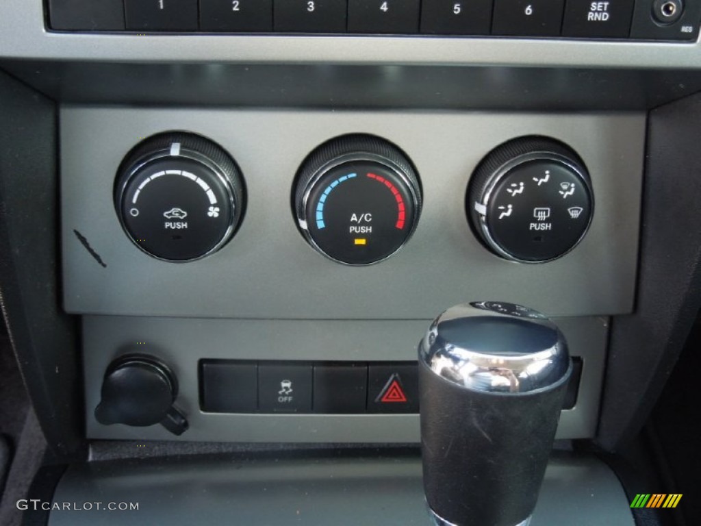 2011 Dodge Nitro Heat 4x4 Controls Photo #76897650