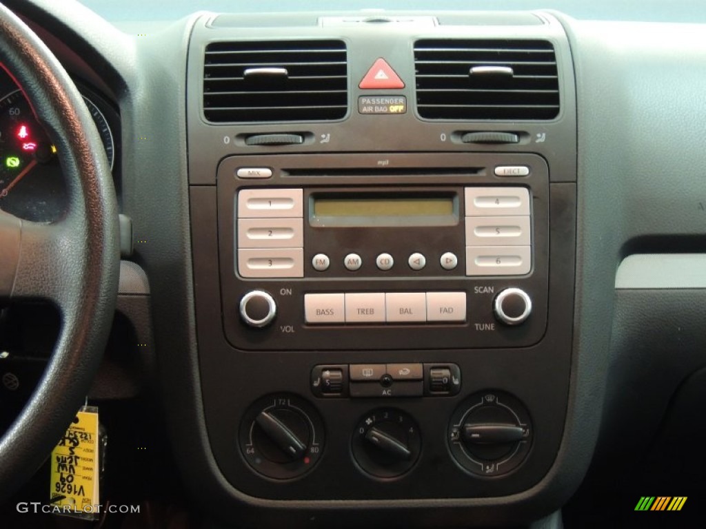 2009 Volkswagen Jetta S Sedan Controls Photo #76897766