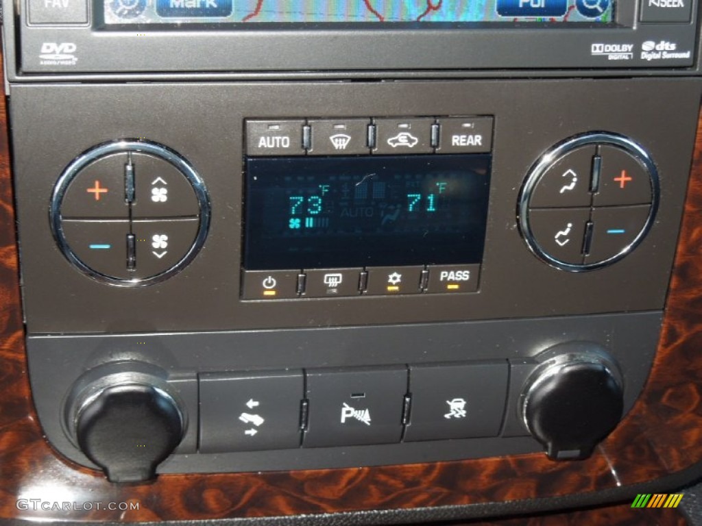 2010 GMC Yukon XL Denali AWD Controls Photo #76898169