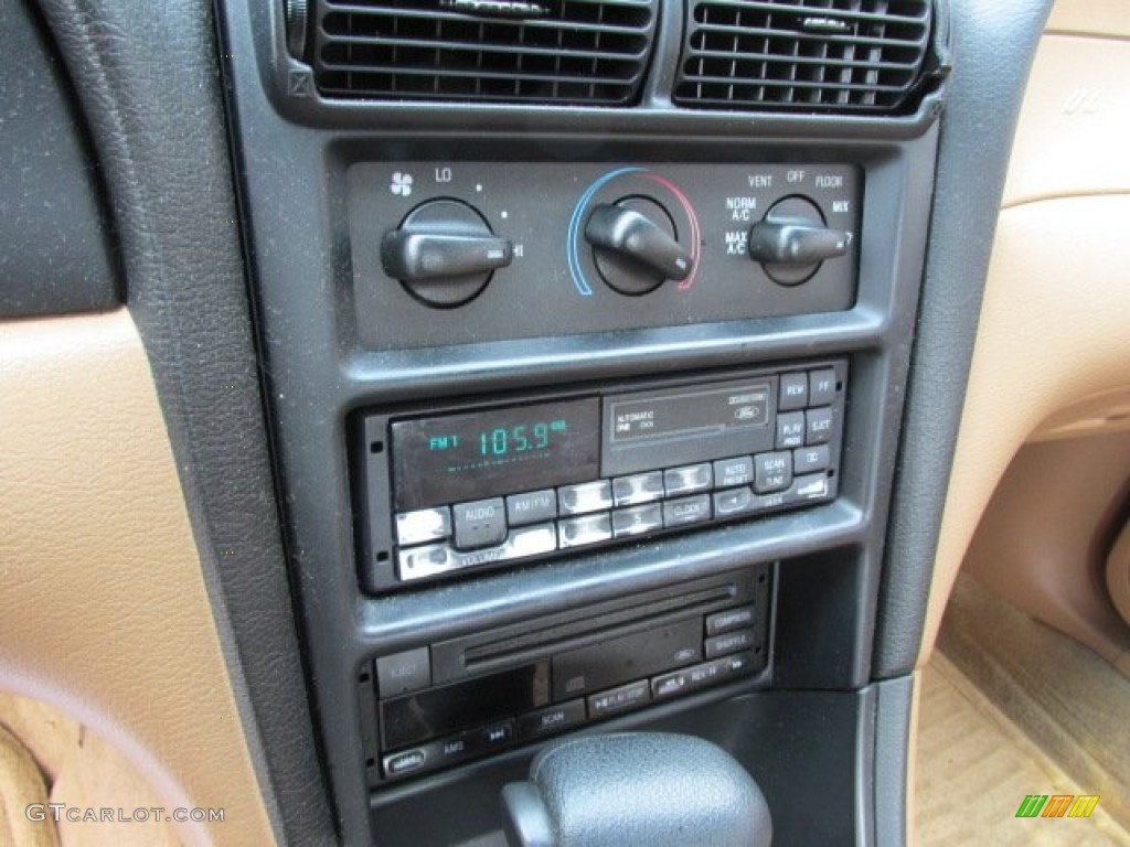 1998 Ford Mustang GT Convertible Controls Photo #76900256