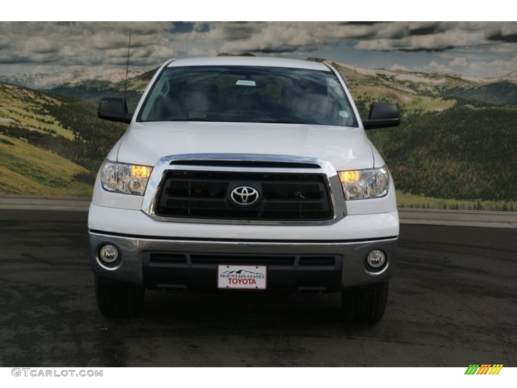 2013 Tundra CrewMax 4x4 - Super White / Graphite photo #3