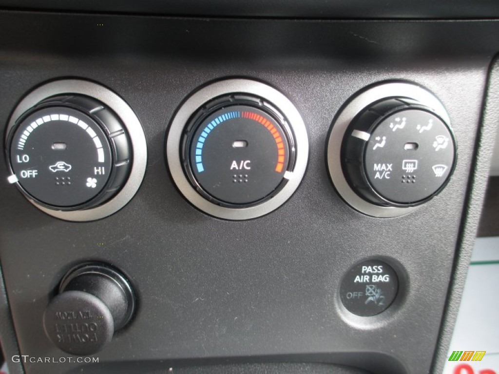 2010 Nissan Rogue S AWD 360 Value Package Controls Photo #76904616