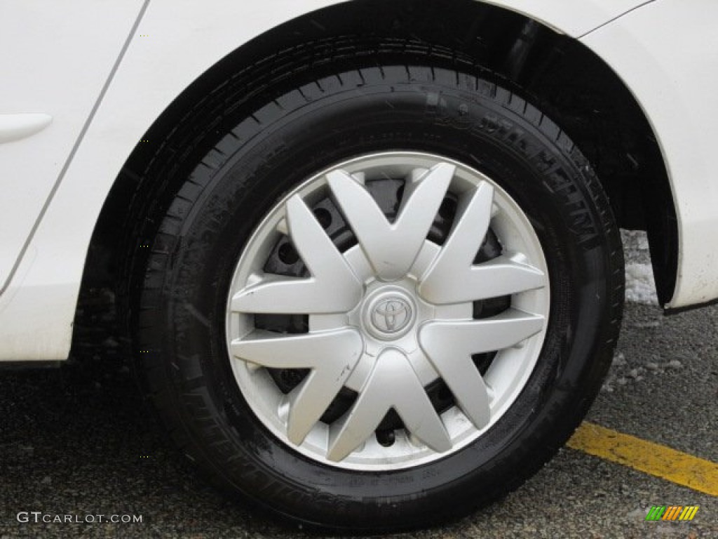 2005 Toyota Sienna CE Wheel Photos